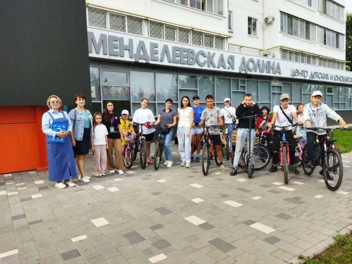 В Менделеевске провели занимательную велоэкскурсию, посвящённую Дню города