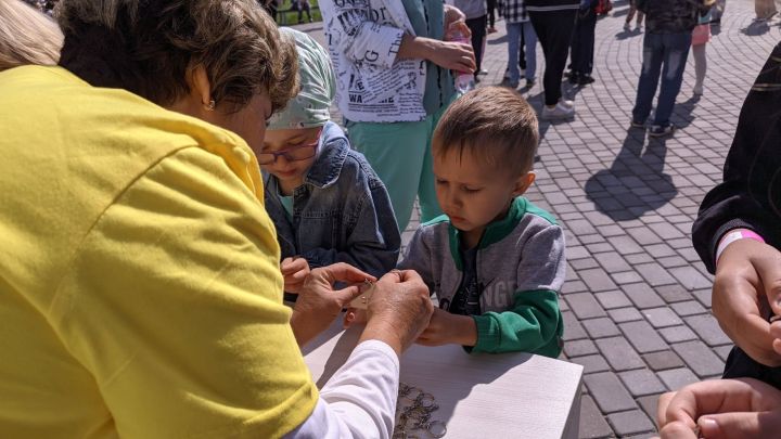 Школьников Менделеевска зарядили позитивом перед новым учебным годом