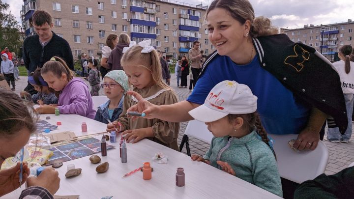 Школьников Менделеевска зарядили позитивом перед новым учебным годом