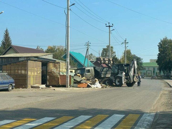 Менделеевцам напомнили, какой мусор нельзя складировать на контейнерных площадках