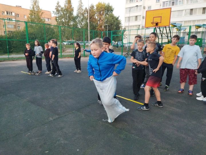 Во дворе дома 12 по улице Тукая Менделеевска организовали яркий праздник